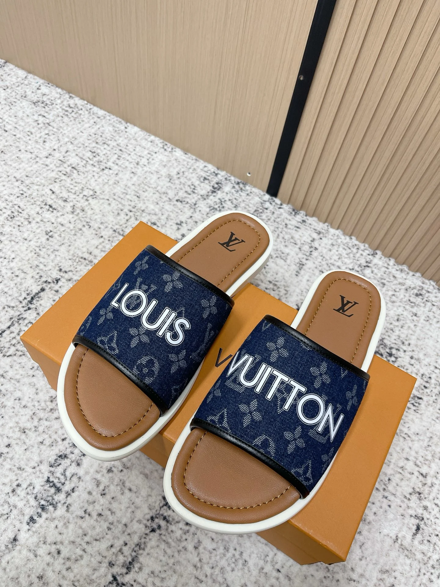 Louis Vuitton Slippers — c3534d4f