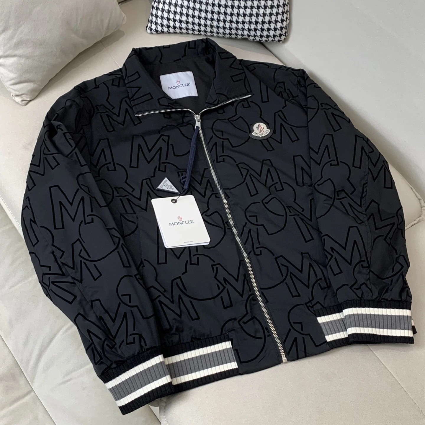 Moncler Jackets — bfe8a77a
