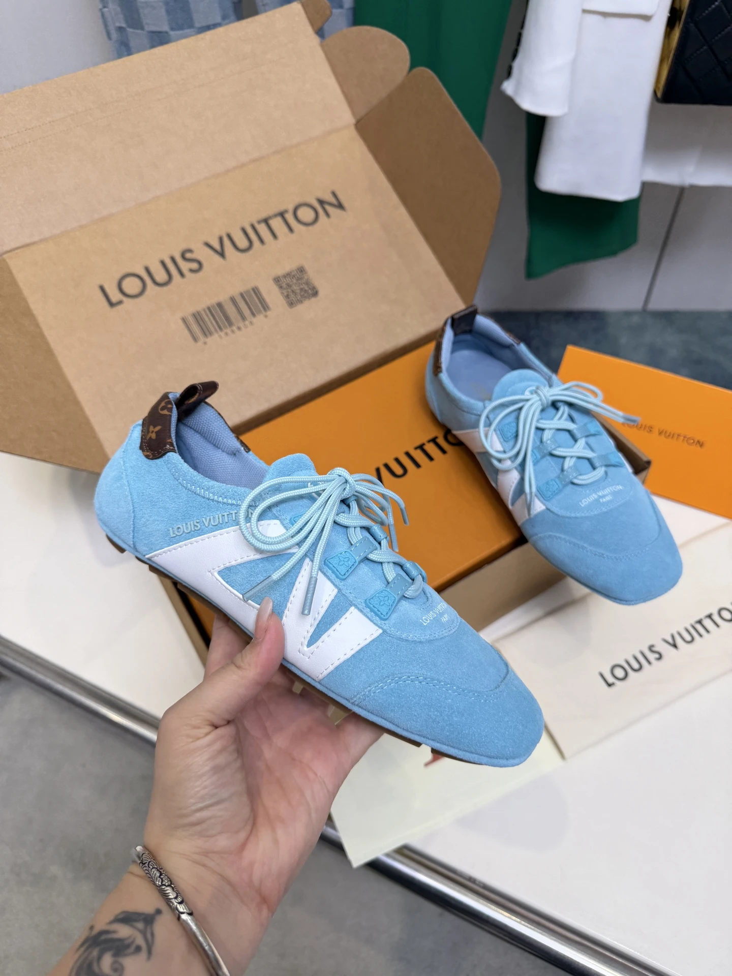 Louis Vuitton Sneakers — f99ad740