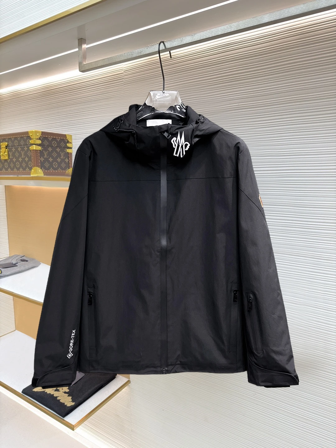Moncler Jackets — 0333e28c