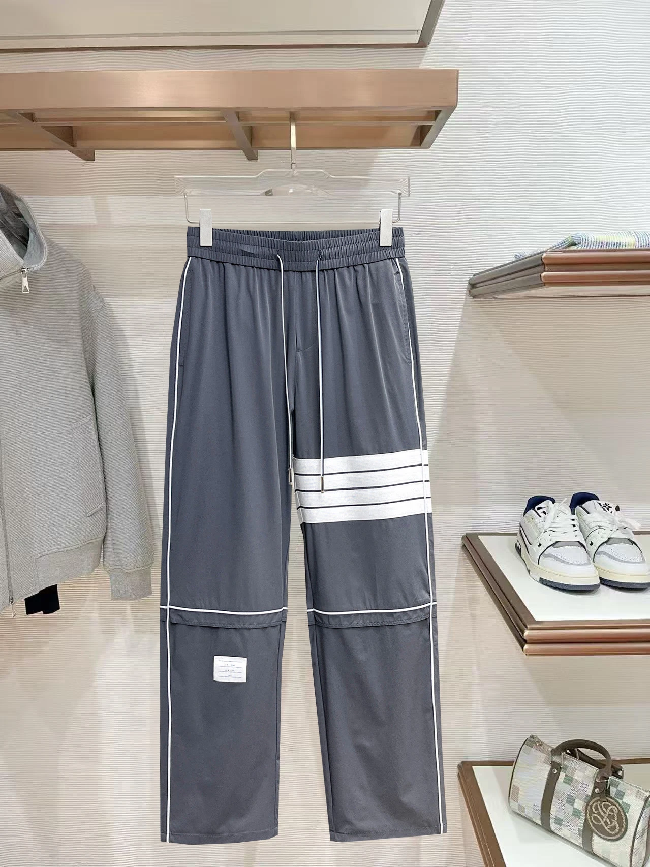Trousers — a3735e28
