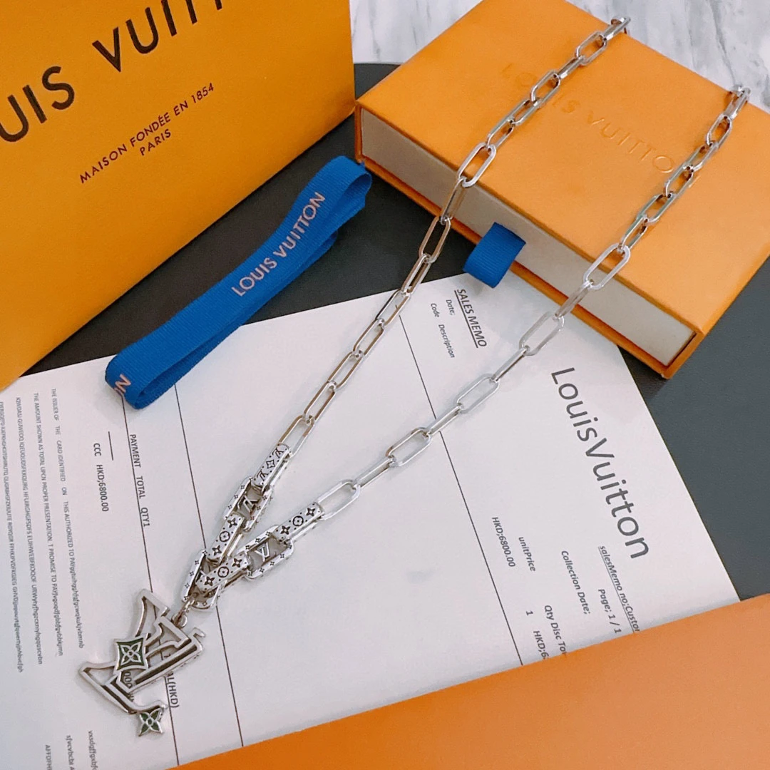 Louis Vuitton Necklaces — 5a38a96d