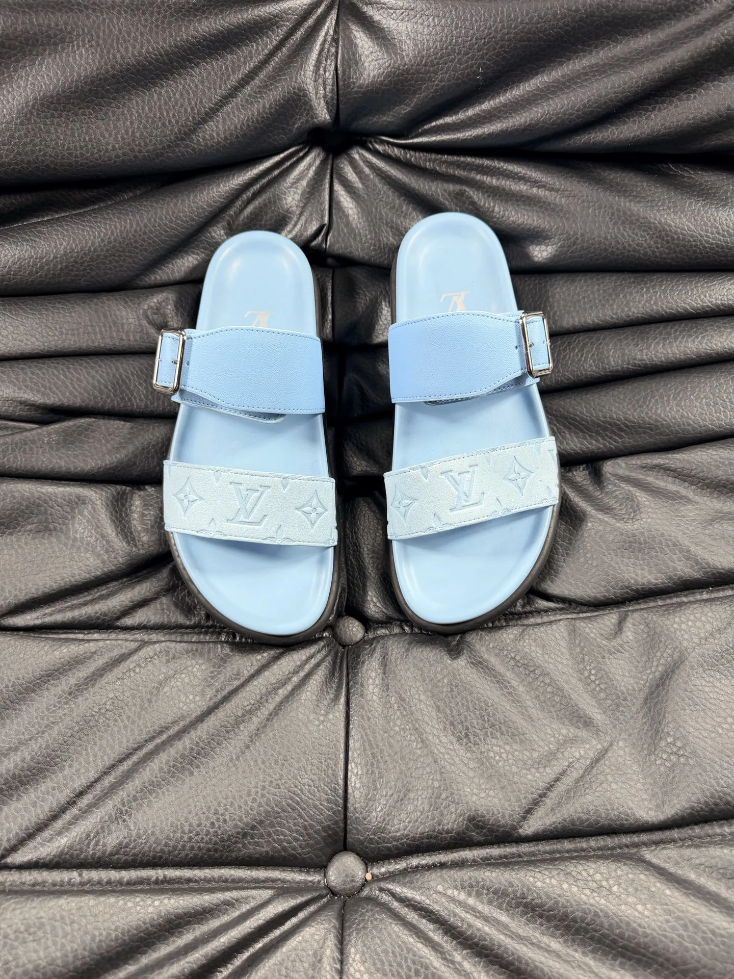 Louis Vuitton Slippers — c759bb93