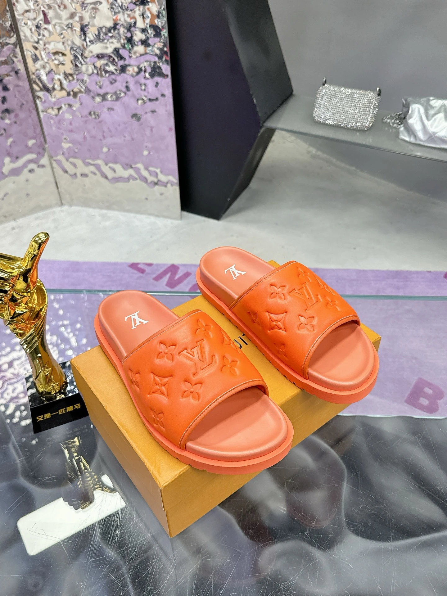 Louis Vuitton Slippers — 1b9c8dde
