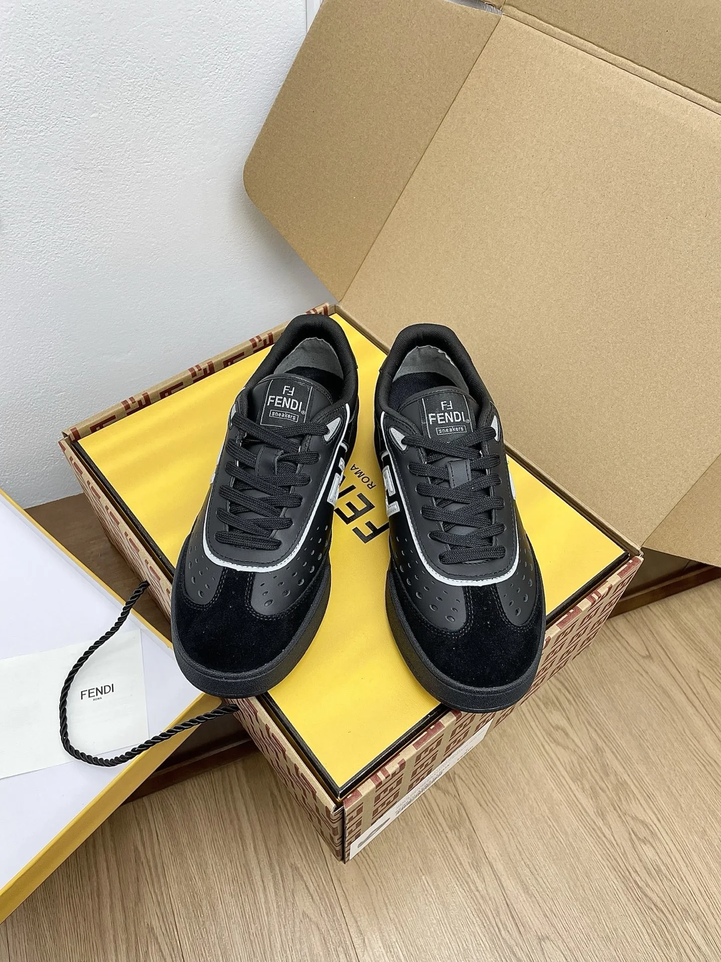Fendi Sneakers — 042ba317