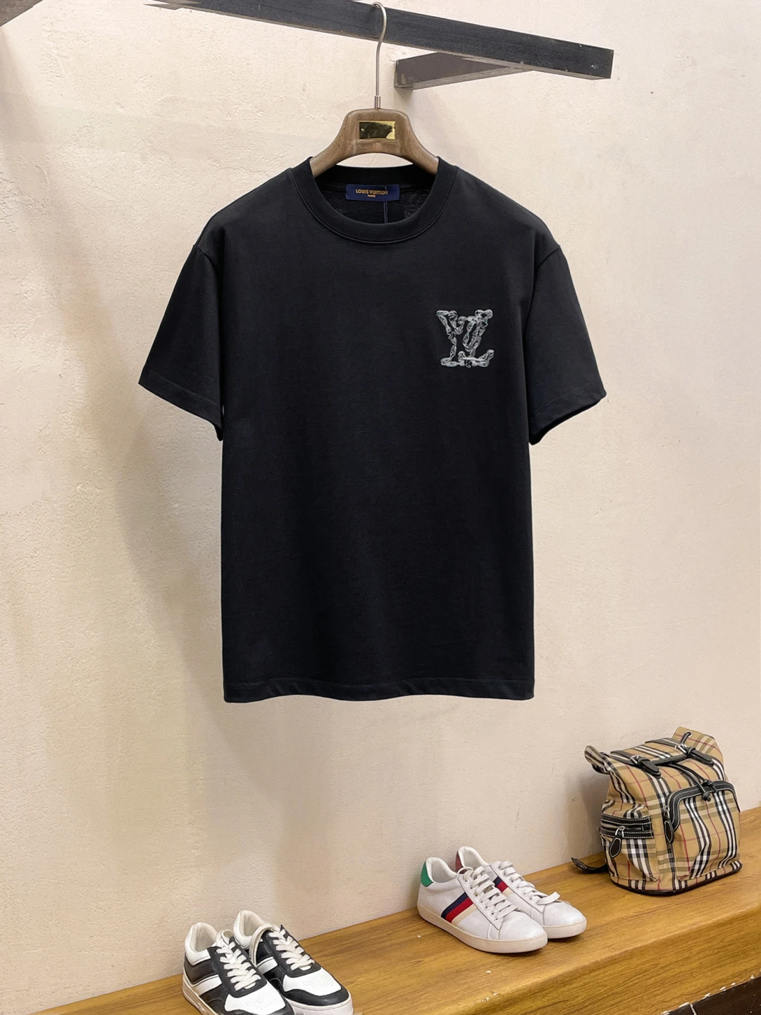 Louis Vuitton T-Shirt — 39ac0c0e