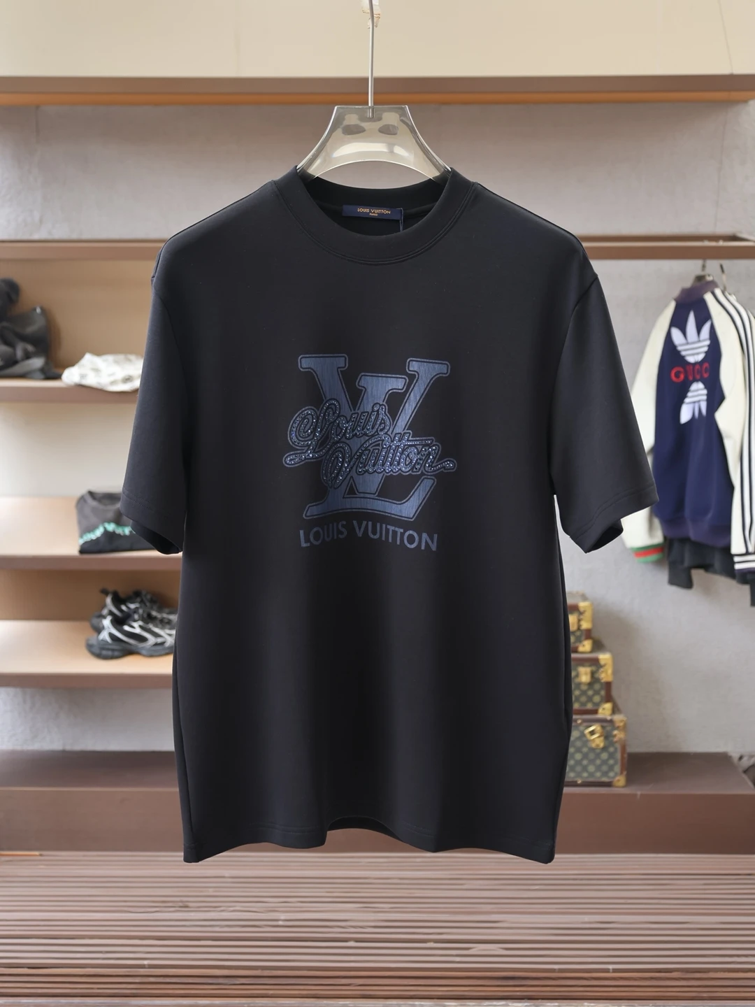 Louis Vuitton T-Shirt — d5340a93