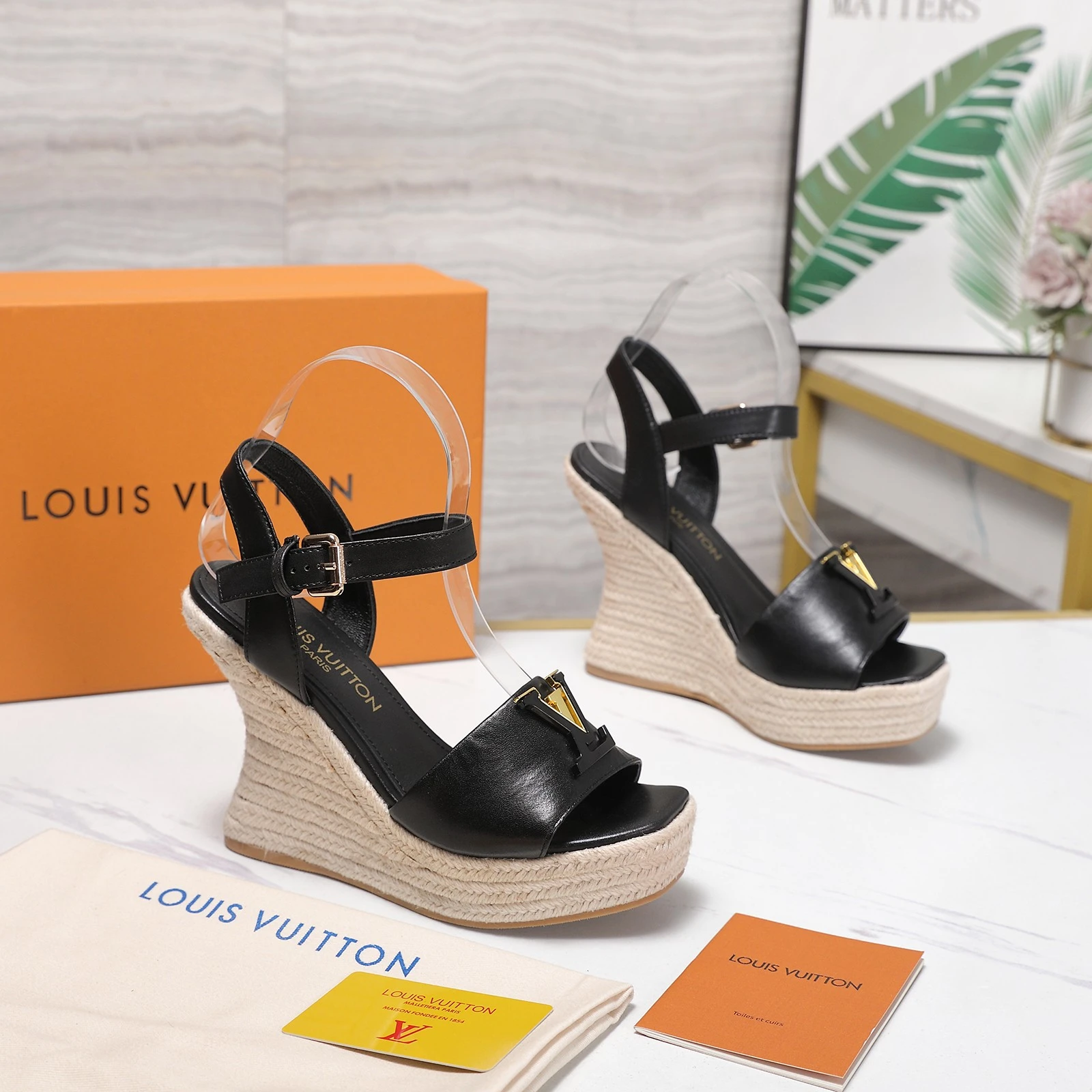 Louis Vuitton Sandals — fb94577d