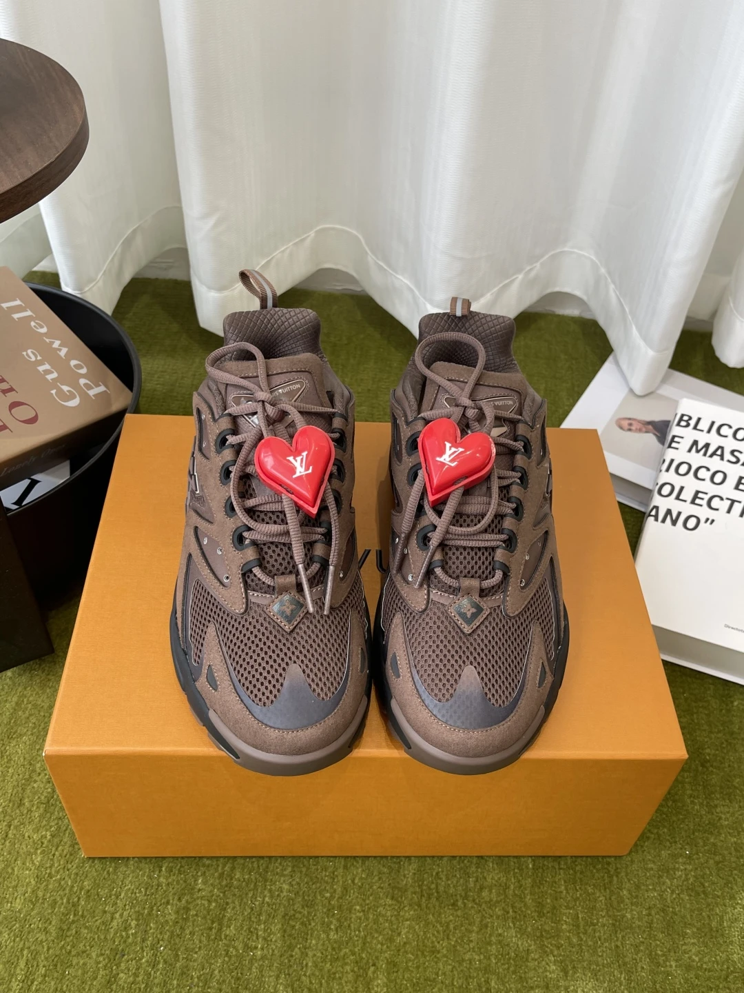 Louis Vuitton Sneakers — 86baa9eb