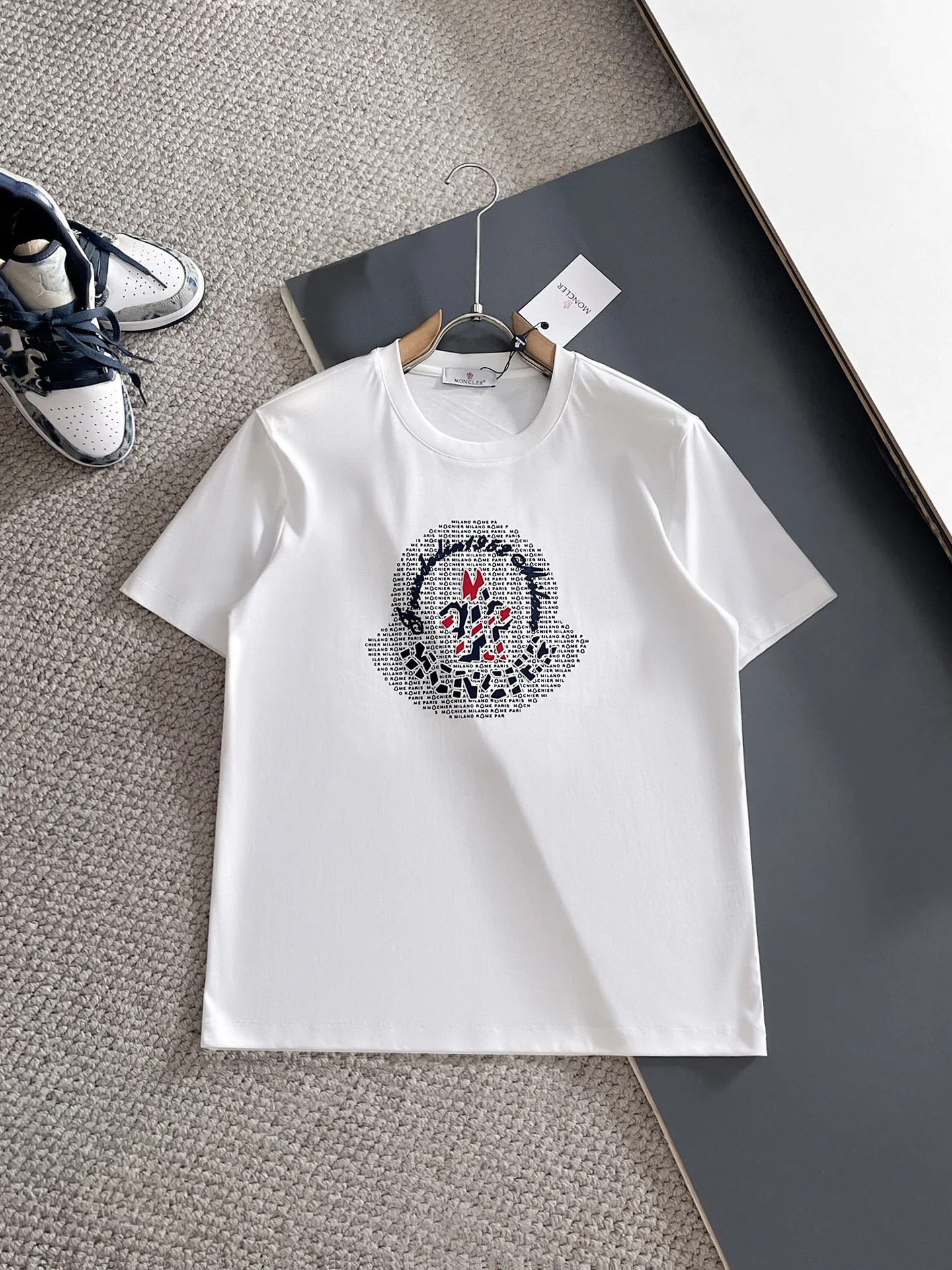 Moncler T-Shirt — e0b9c2fd