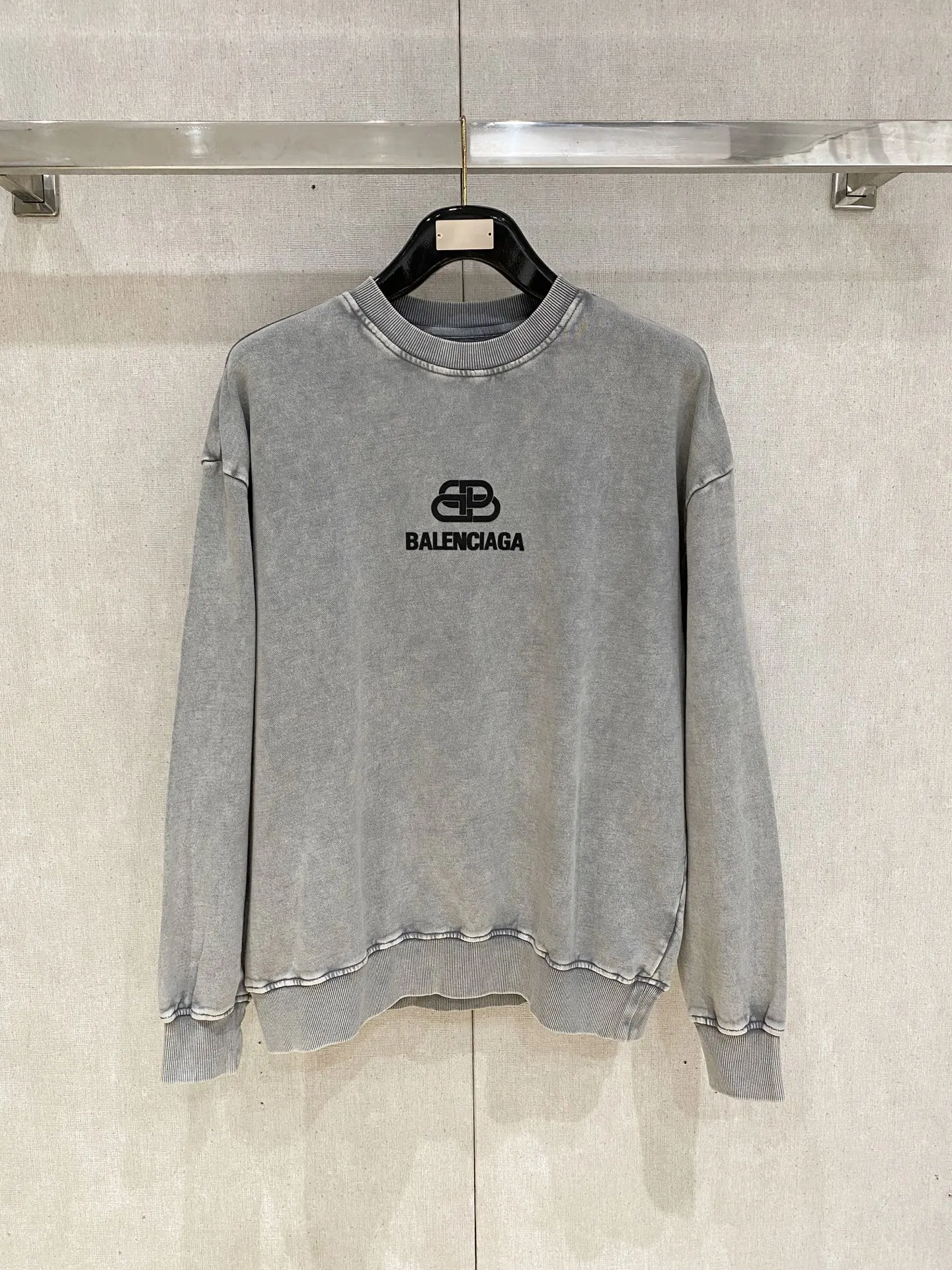 Balenciaga Sweatshirts — fd82c9ea