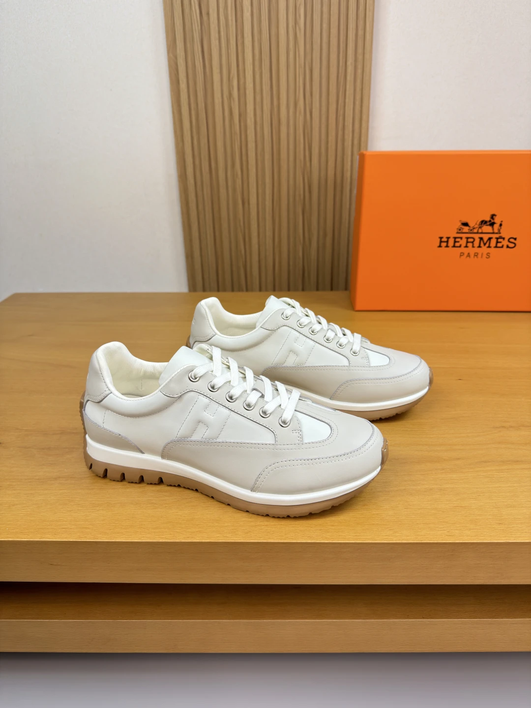 Hermès Sneakers — efe87c33