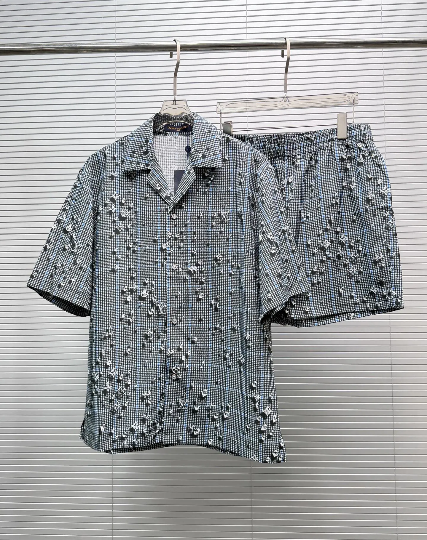 Louis Vuitton Shorts — 5cbf5ca0