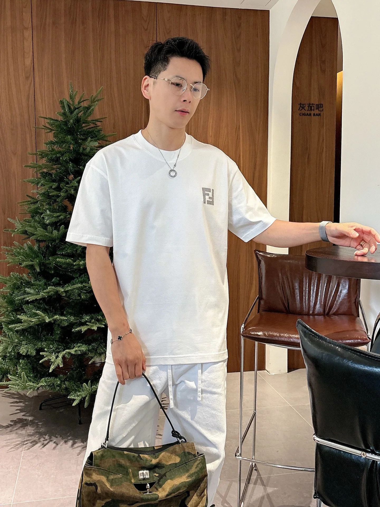 Fendi T-Shirt — b4f82bf9