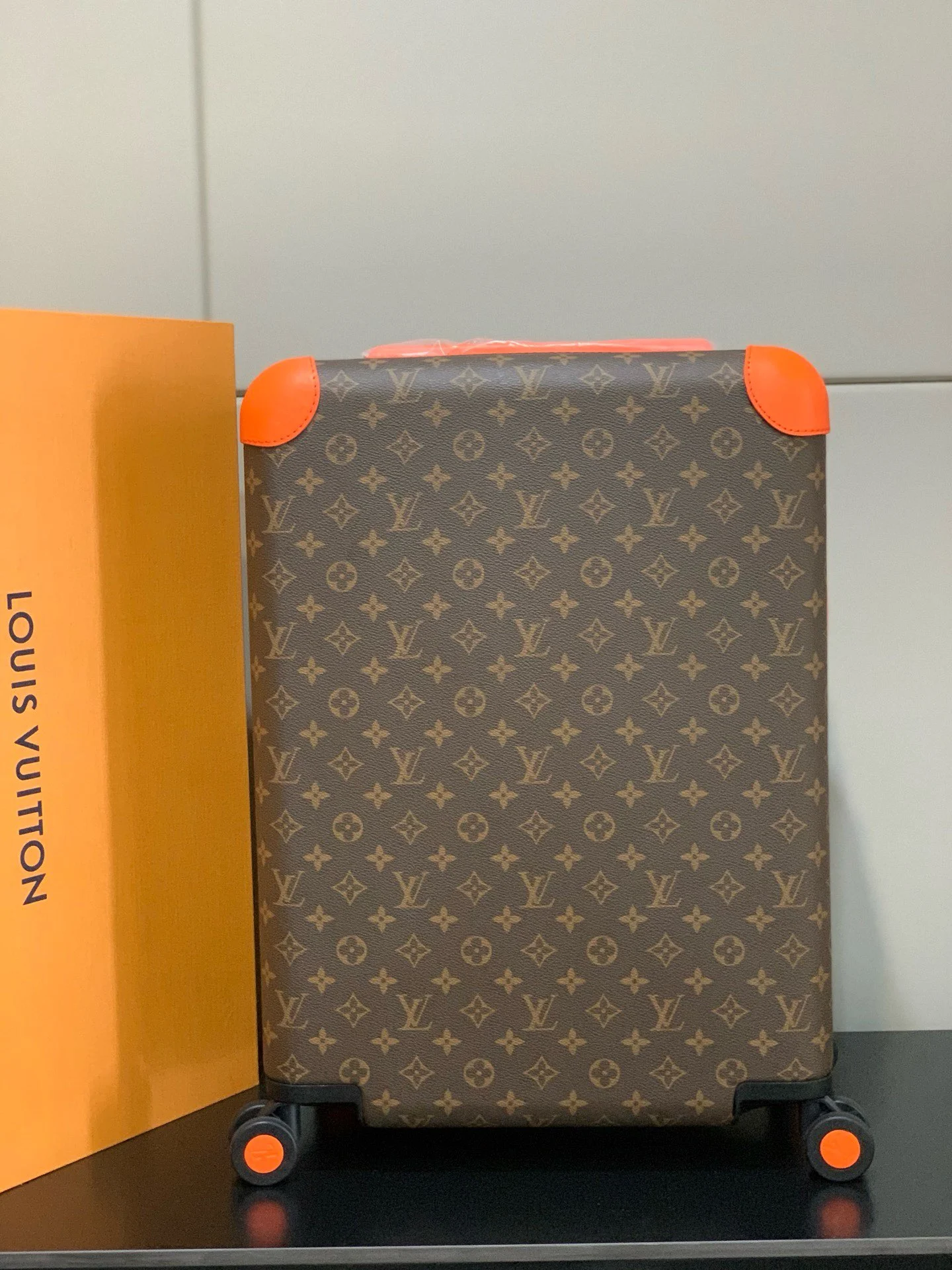 Luggage — 77de166a