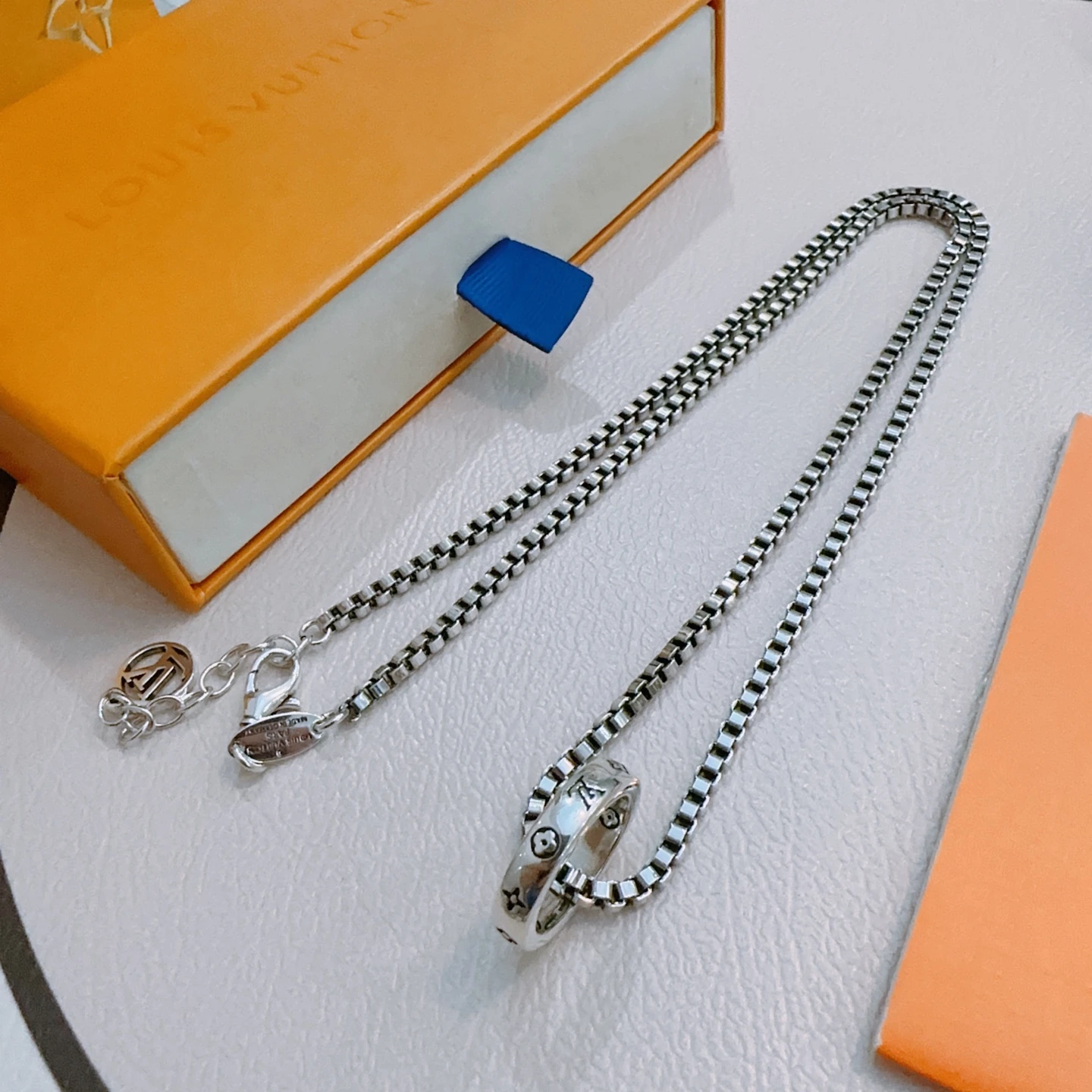 Louis Vuitton Necklaces — f5cfc184