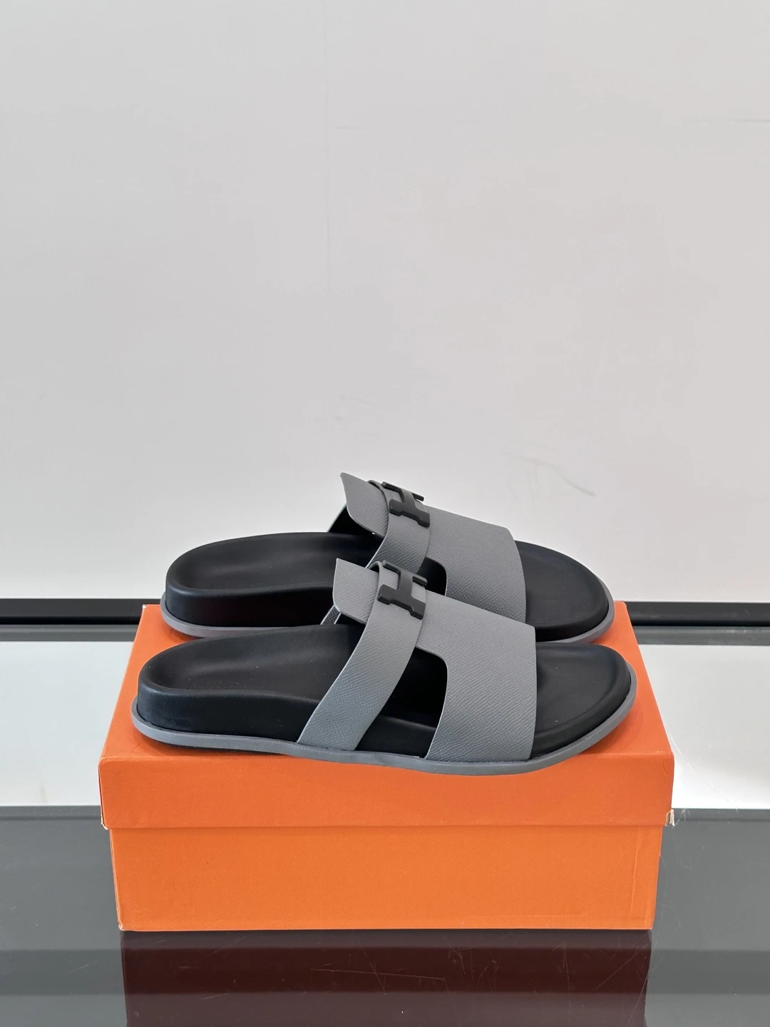 Hermès Slippers — ccb943ea