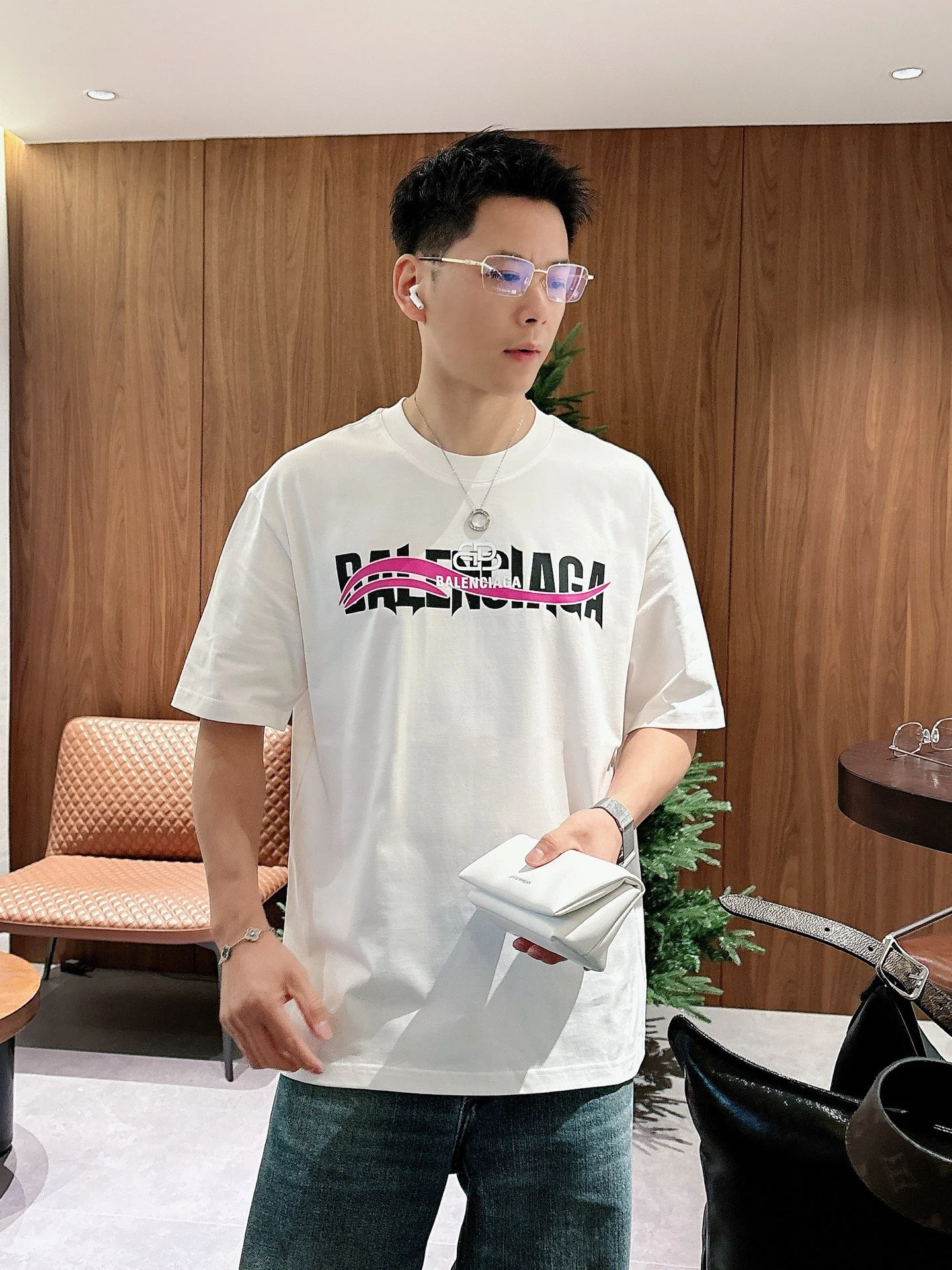 Balenciaga T-Shirt — d8253dd6