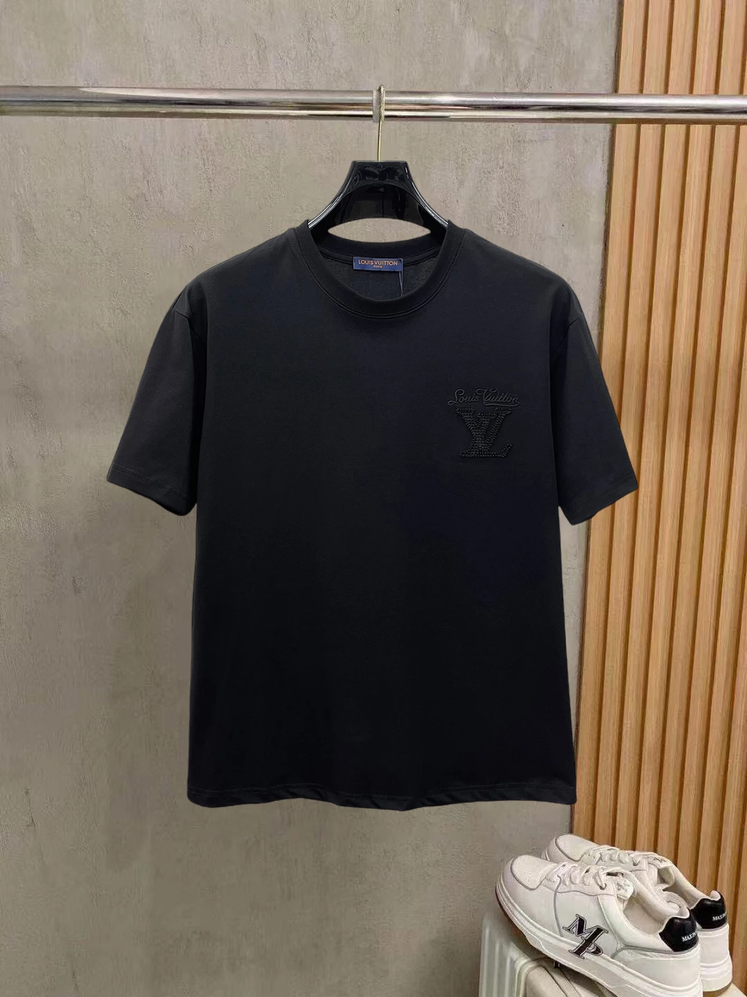 Louis Vuitton T-Shirt — 64e7a4e7