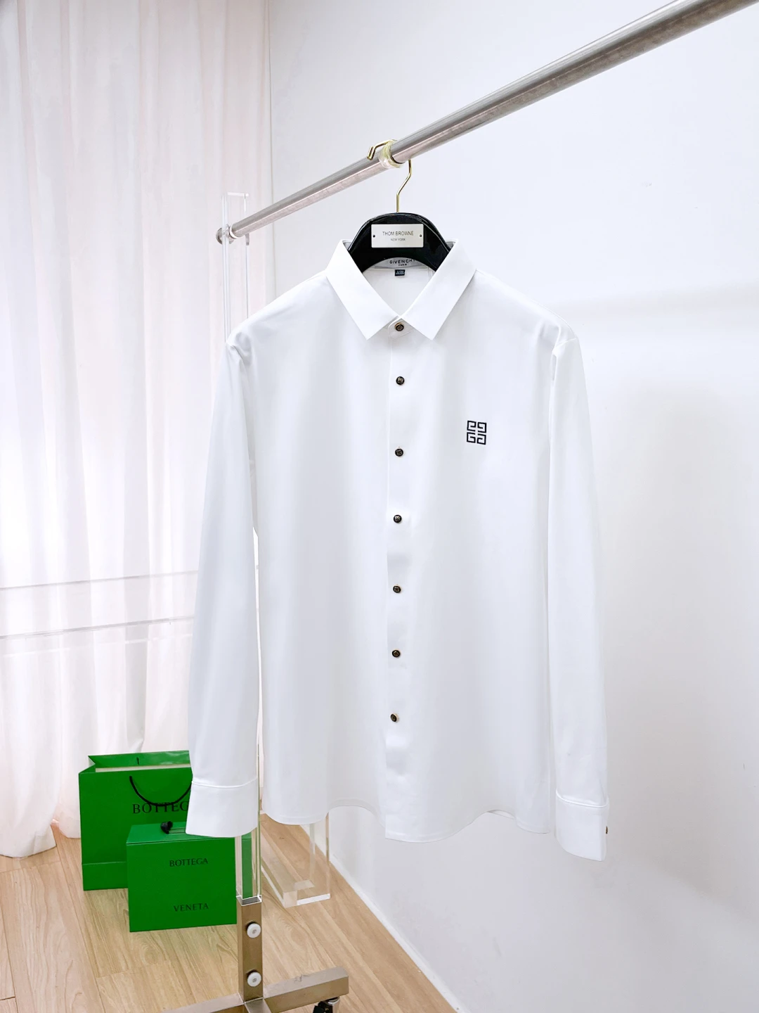 Givenchy Shirts — 472ae3a6