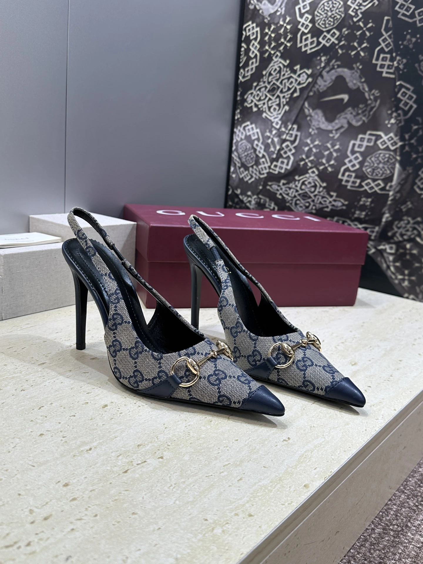 Gucci Sandals — 983e8026