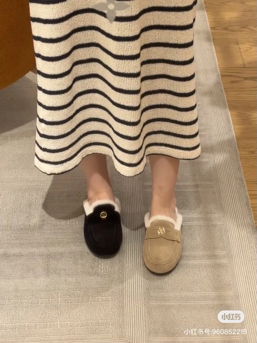 Louis Vuitton Slippers — fcbbe471