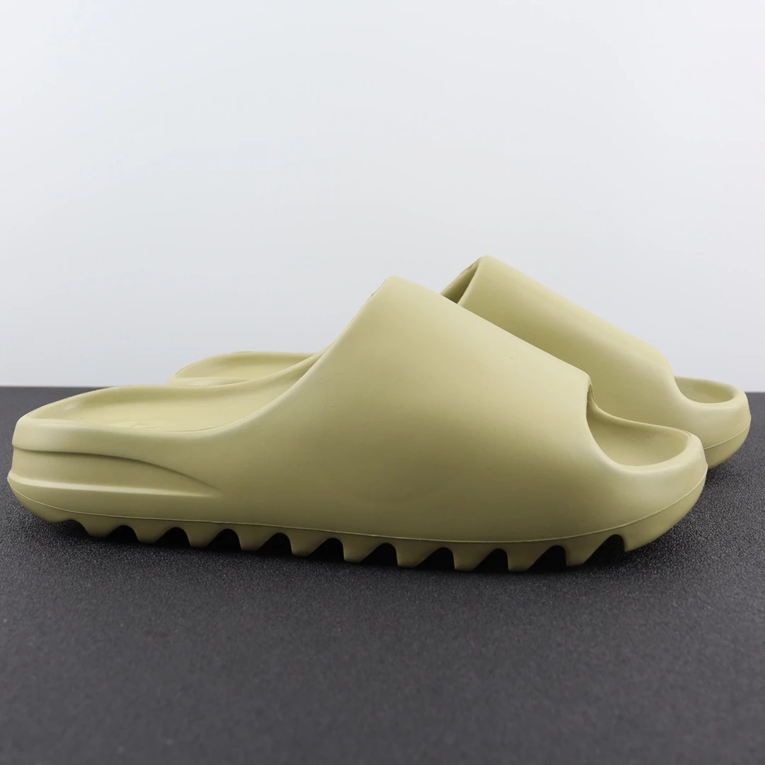Adidas Slippers — 7e931afd