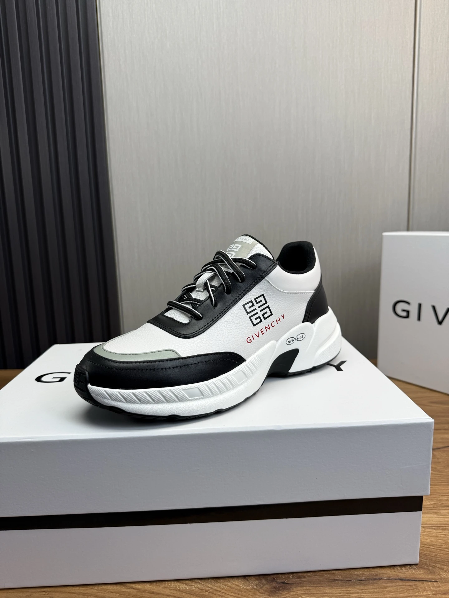 Givenchy Sneakers — c1e73352