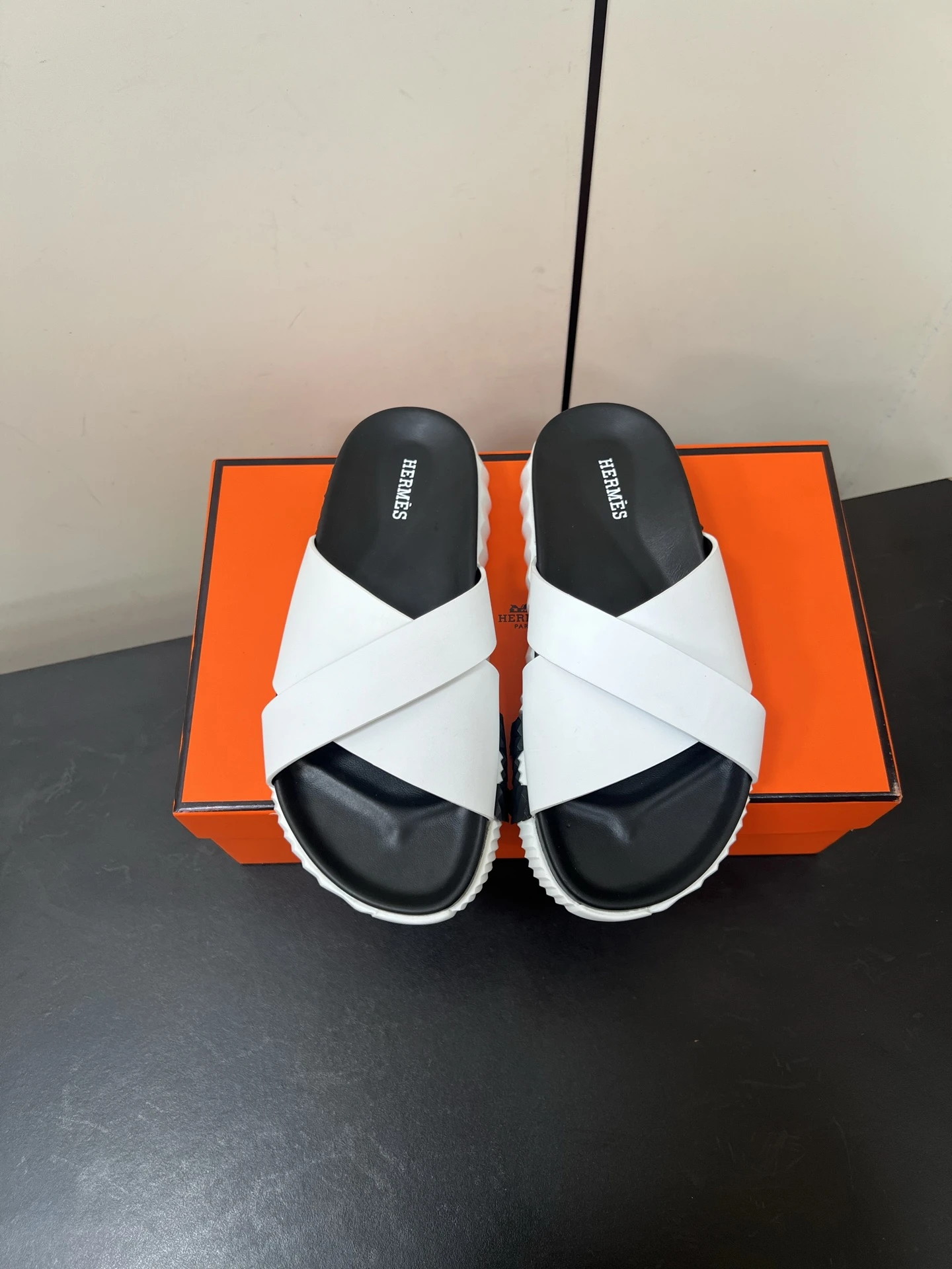 Hermès Slippers — bcbbeb33