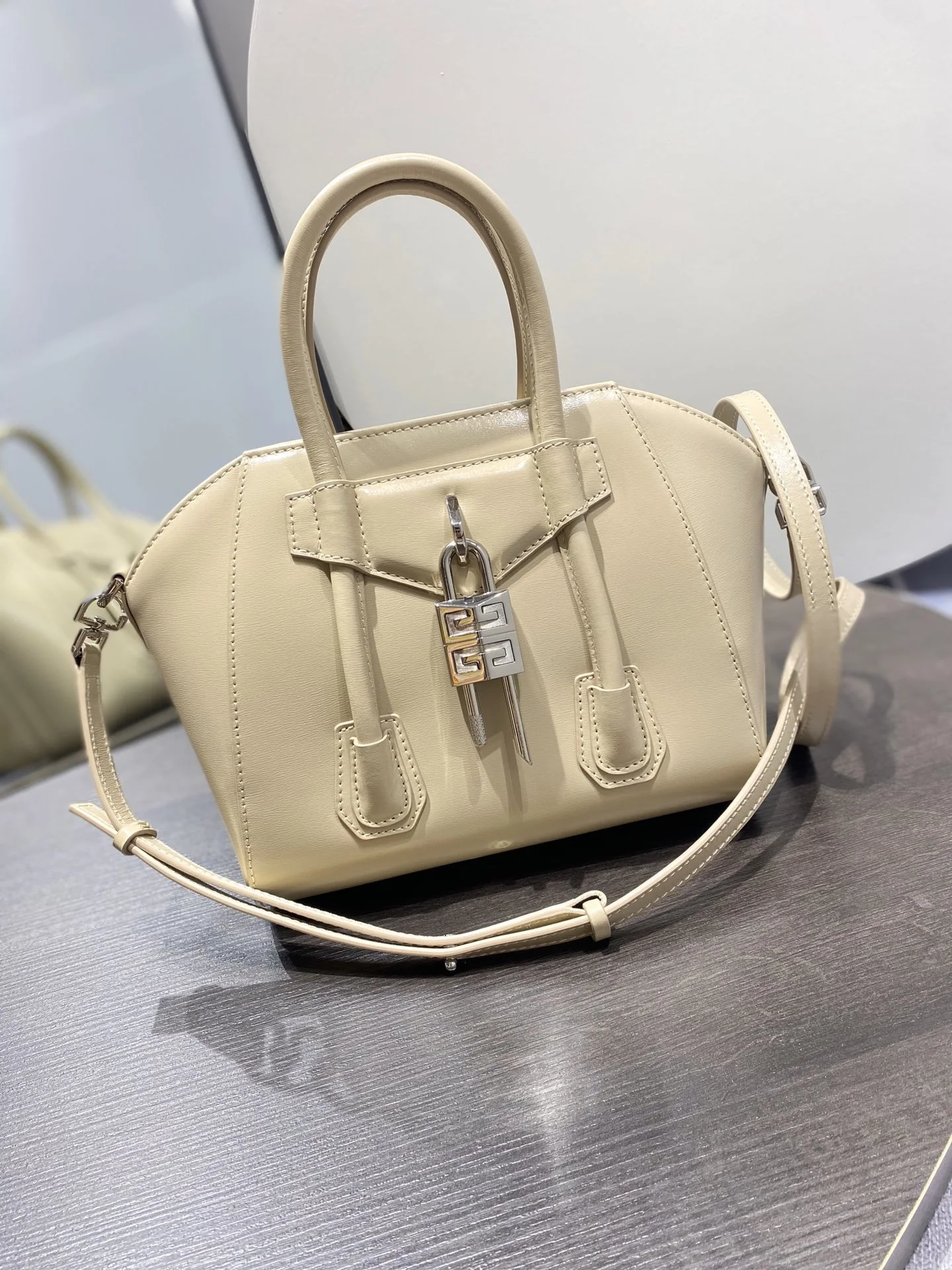 Givenchy Bag — 1db9c11f