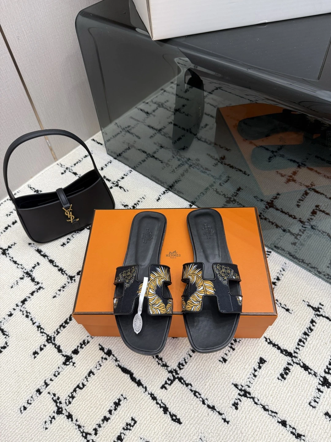 Hermès Slippers — 4dfdd175