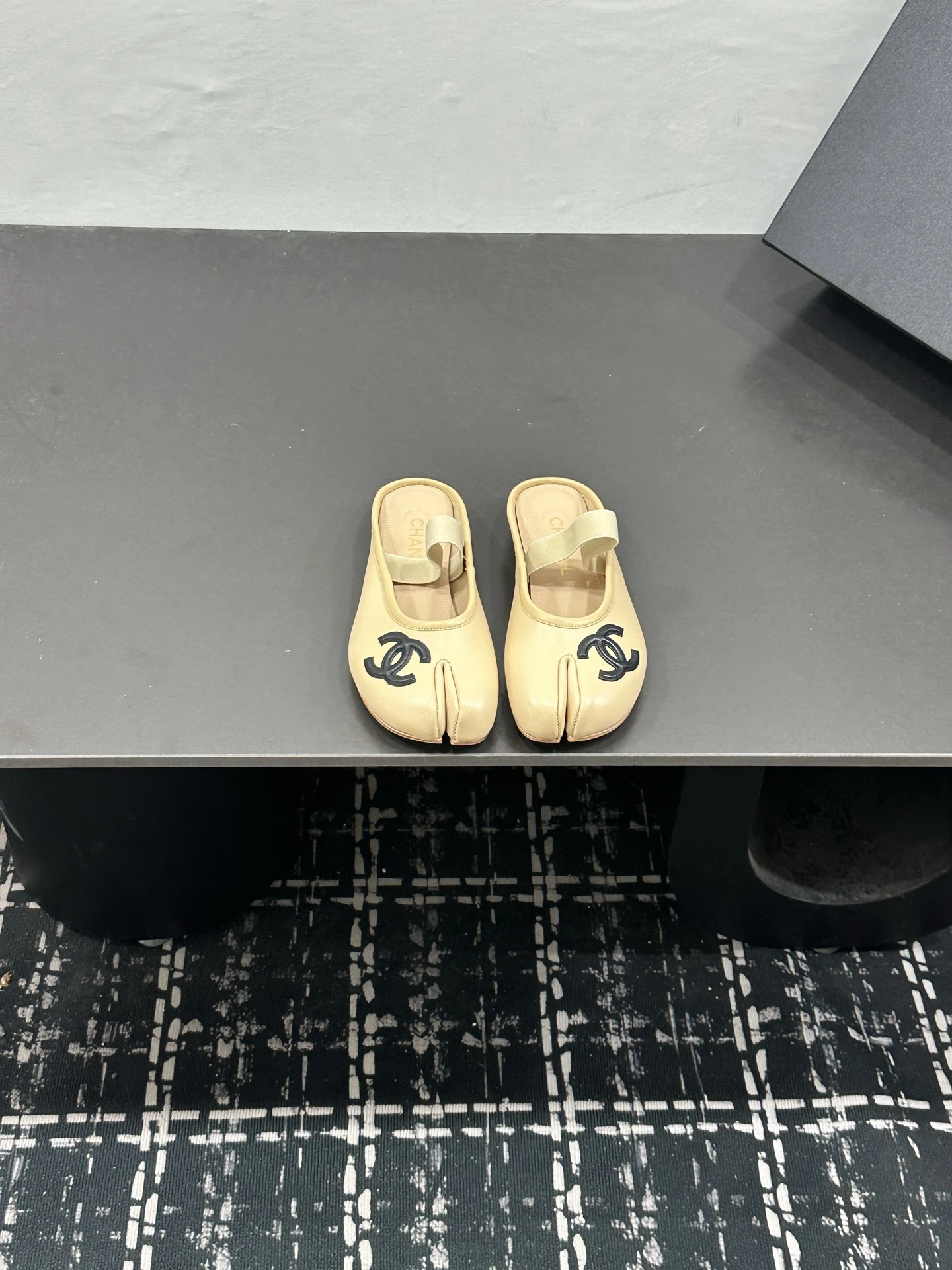 Chanel Slippers — 9be0b208