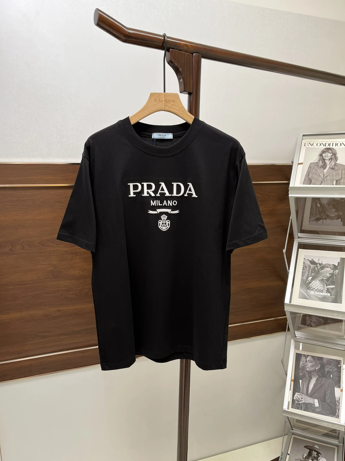 Prada T-Shirt — 2d76e92b