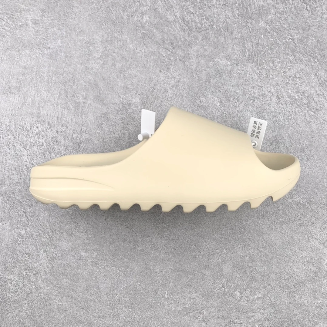 Adidas Slippers — bc78f1d2