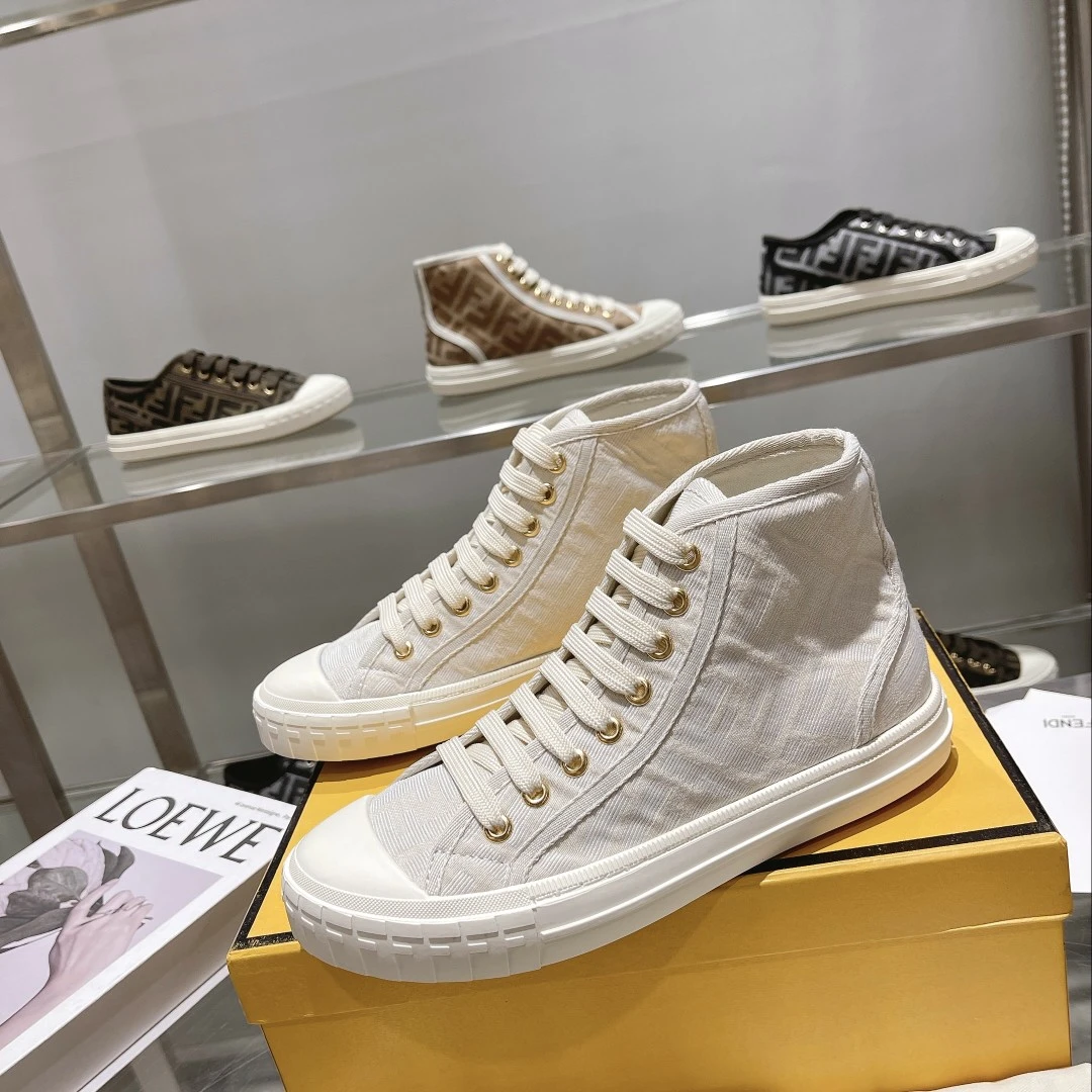 Fendi Sneakers — 8b7355ae