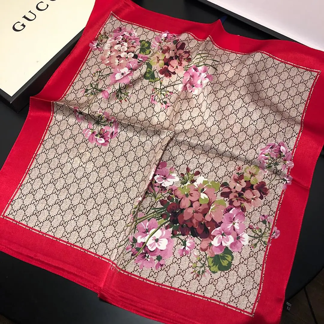 Scarves — 8335b018