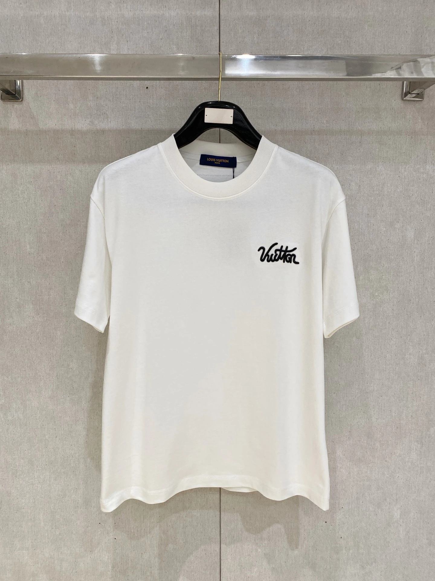 Louis Vuitton T-Shirt — 33042ace