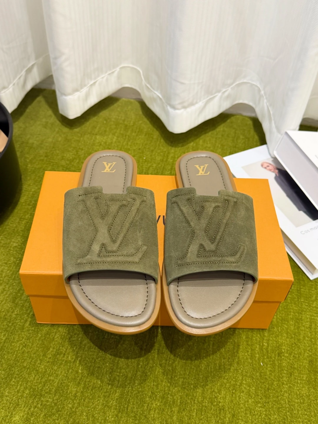 Louis Vuitton Slippers — c4af5e5e