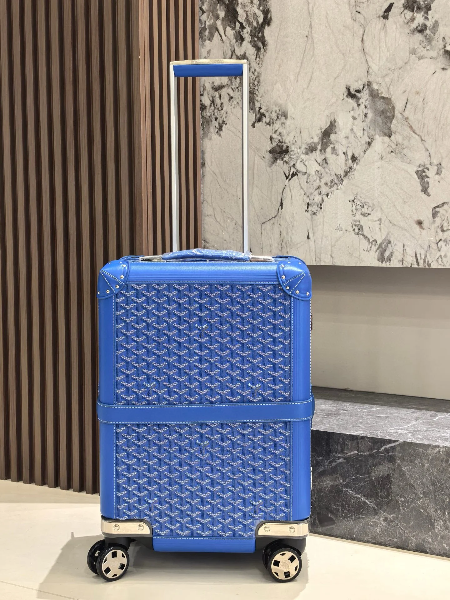 Goyard Luggage — 3edb57bf