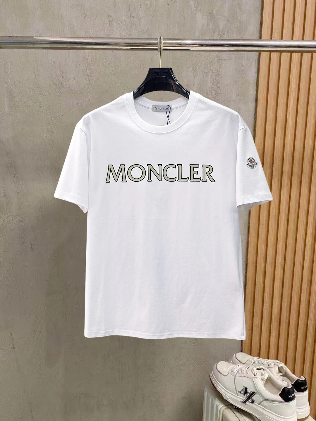 Moncler T-Shirt — db126ab5