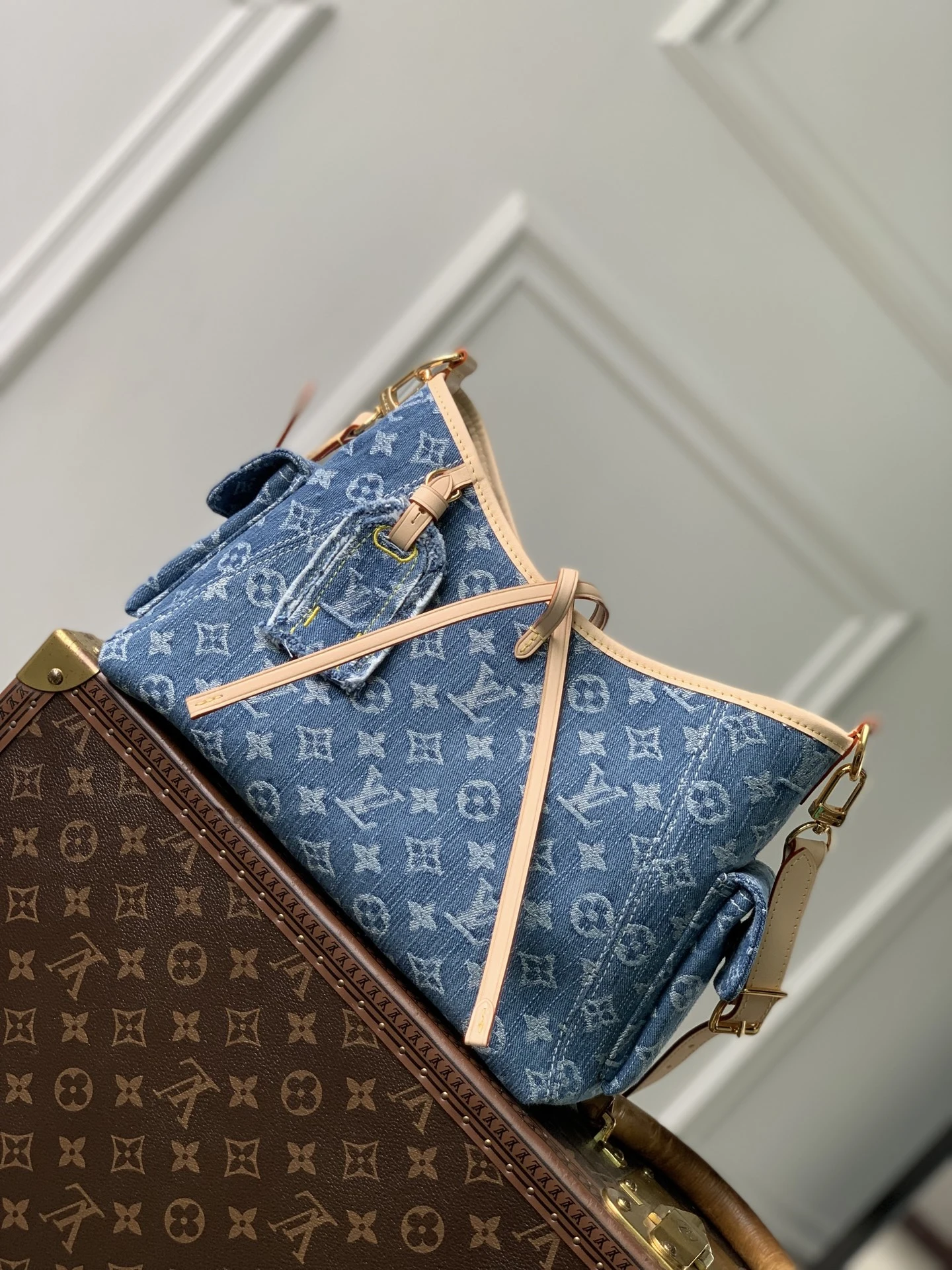 Louis Vuitton Bag — 2f8ebd12