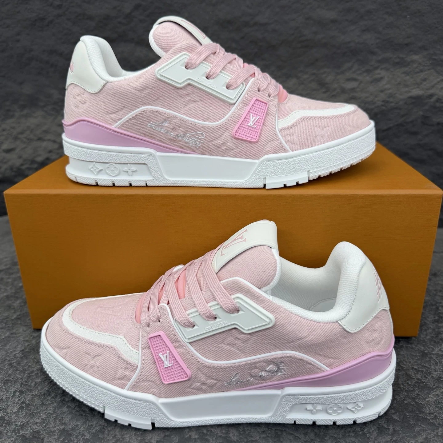 Louis Vuitton Sneakers — 4209d599