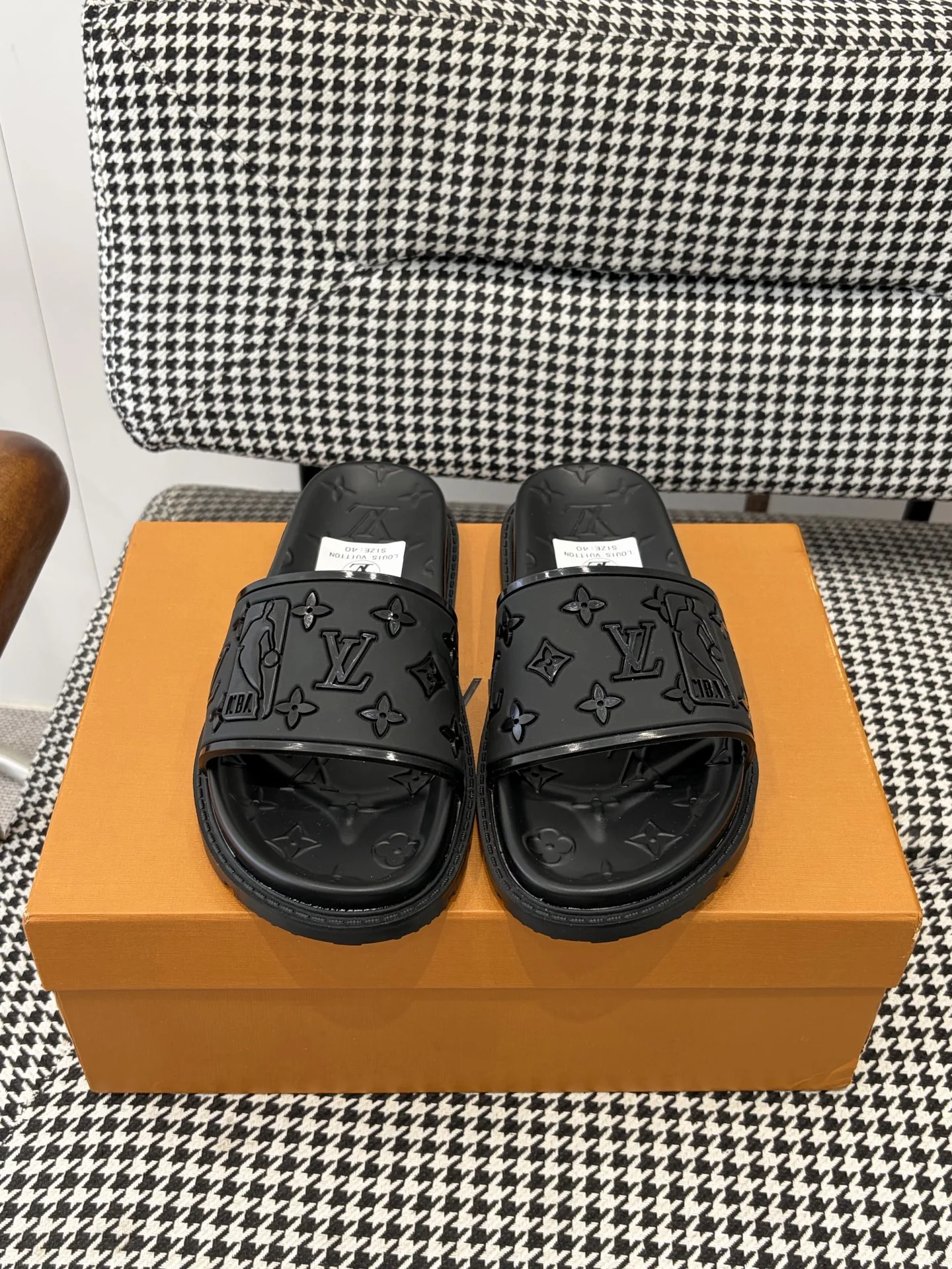 Louis Vuitton Slippers — e71703e6