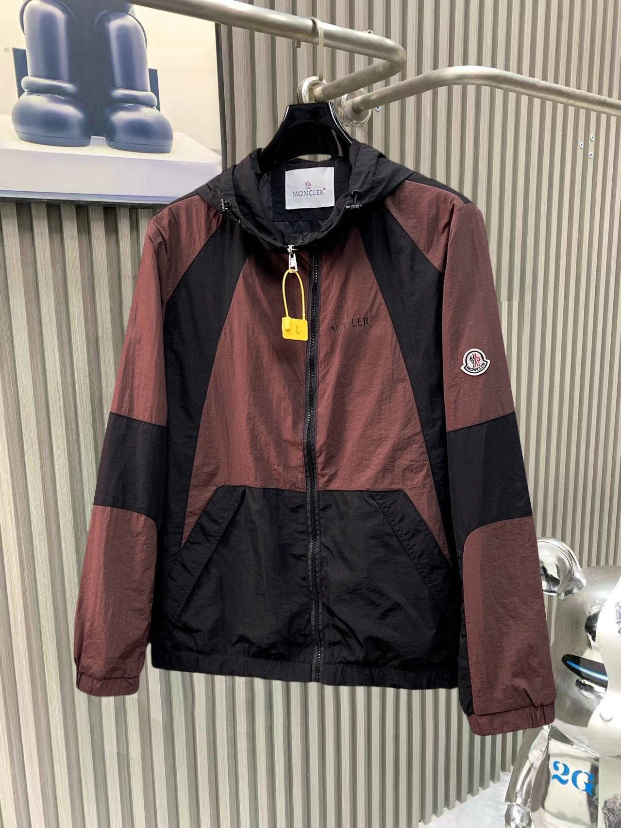Moncler Jackets — 93e9749f