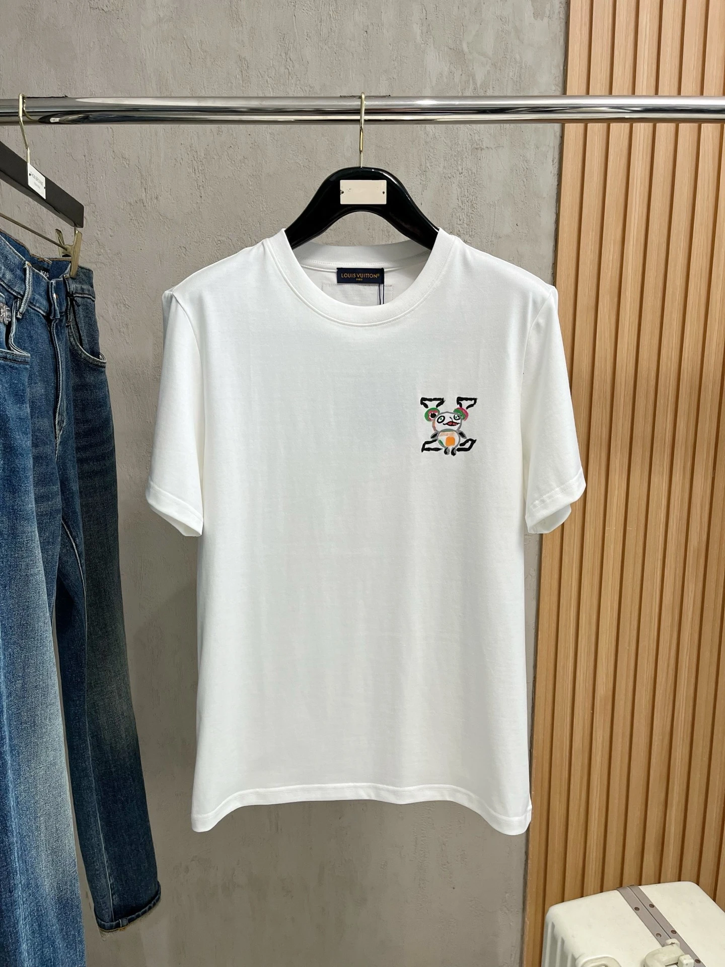 Louis Vuitton T-Shirt — f3f43c65