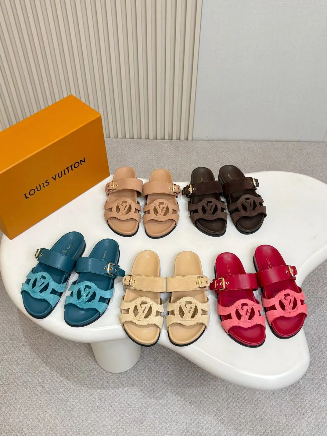 Louis Vuitton Slippers — 214504bc