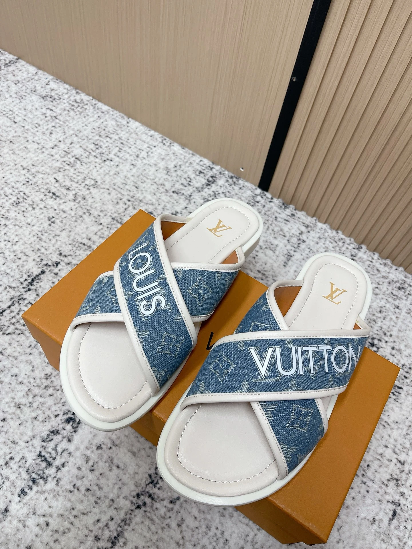Louis Vuitton Slippers — cd738b1f
