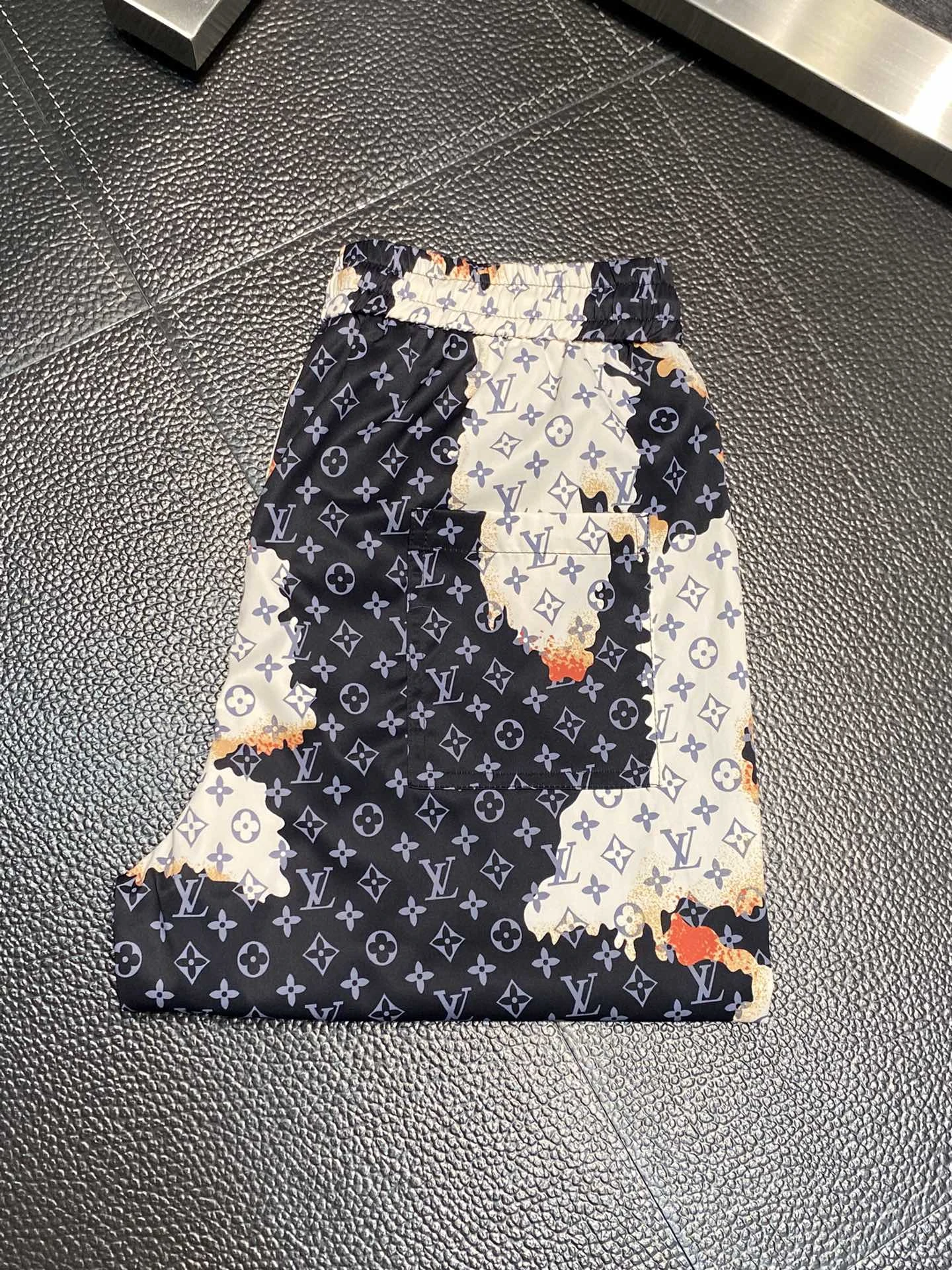 Louis Vuitton Shorts — 4876152b