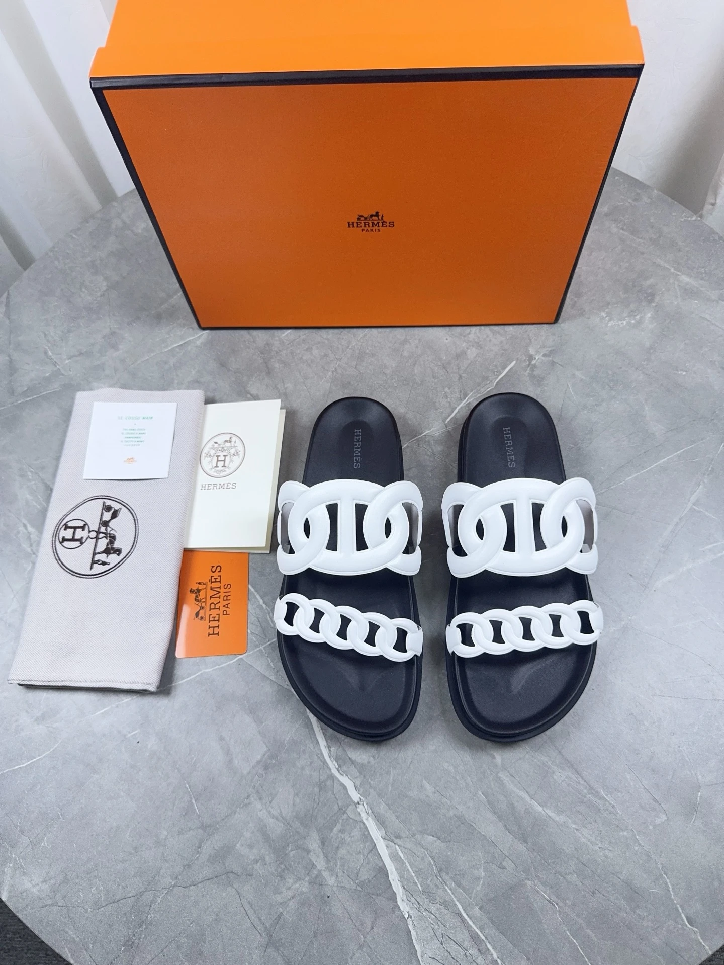 Hermès Slippers — 449df711