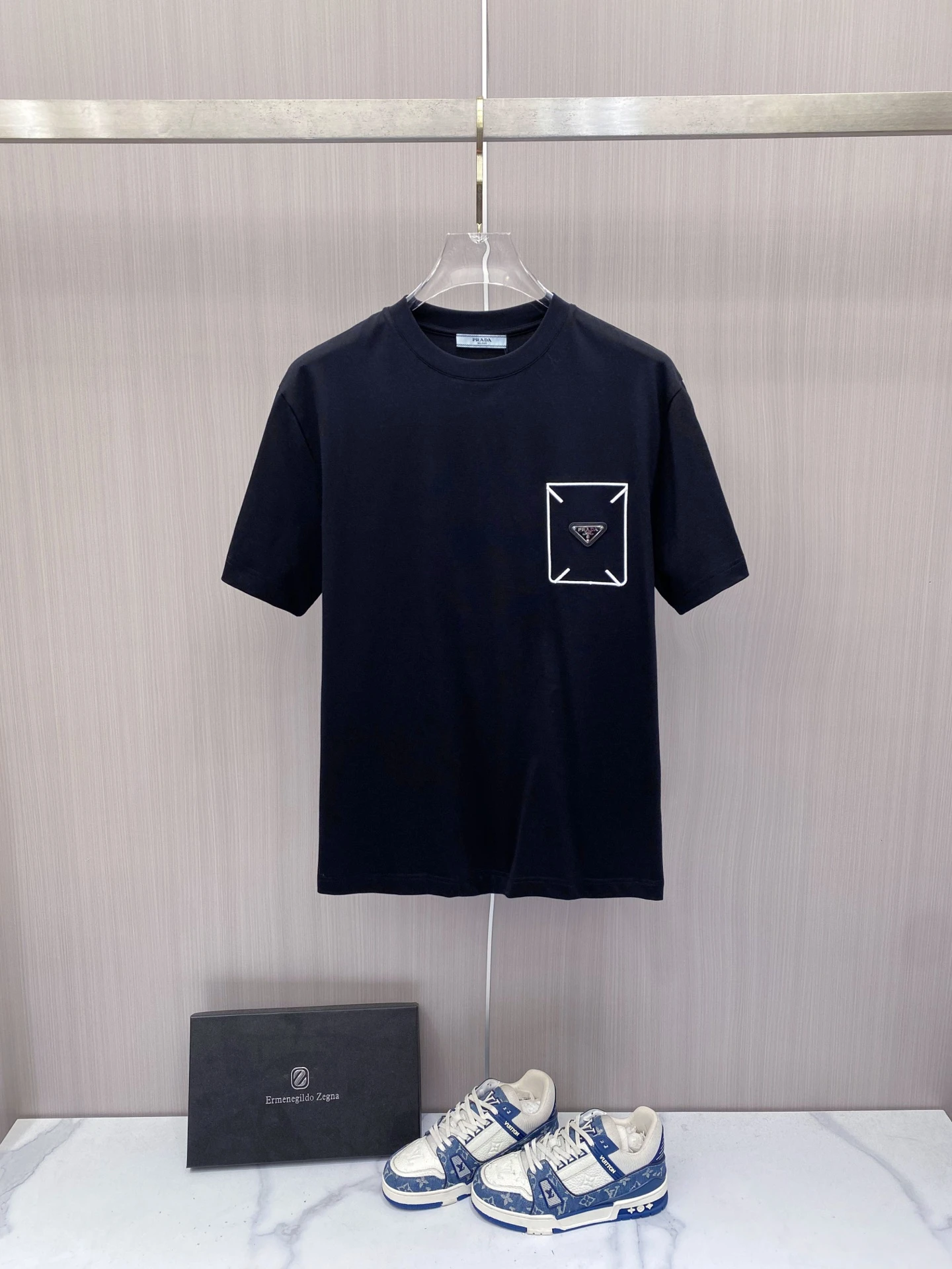 Prada T-Shirt — 559ffa81